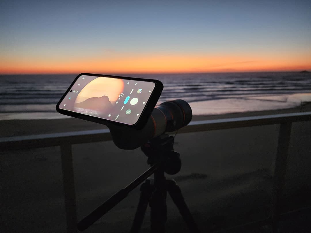 Digiscoping at the beach using magview phone adaptor.